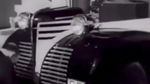Replacing the battery in an electric car (Spain, 1943)