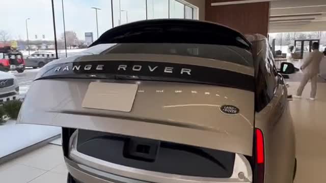 milionare luxury car rollsroyls overview