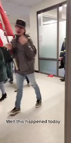 Students of Canada say no to mandate mask