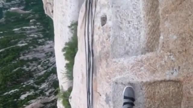 The most dangerous mountain trail in the world😱 Would you take a chance?👇👇