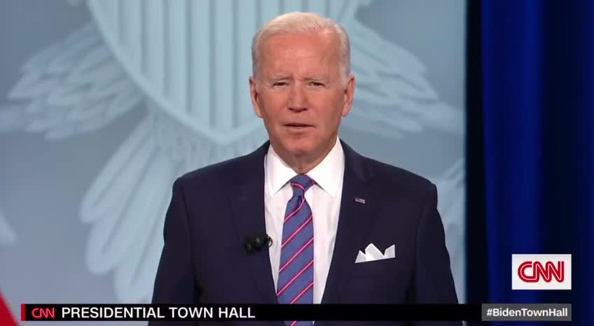 Wow. Biden literally has no idea where he is. This man is not okay 👀