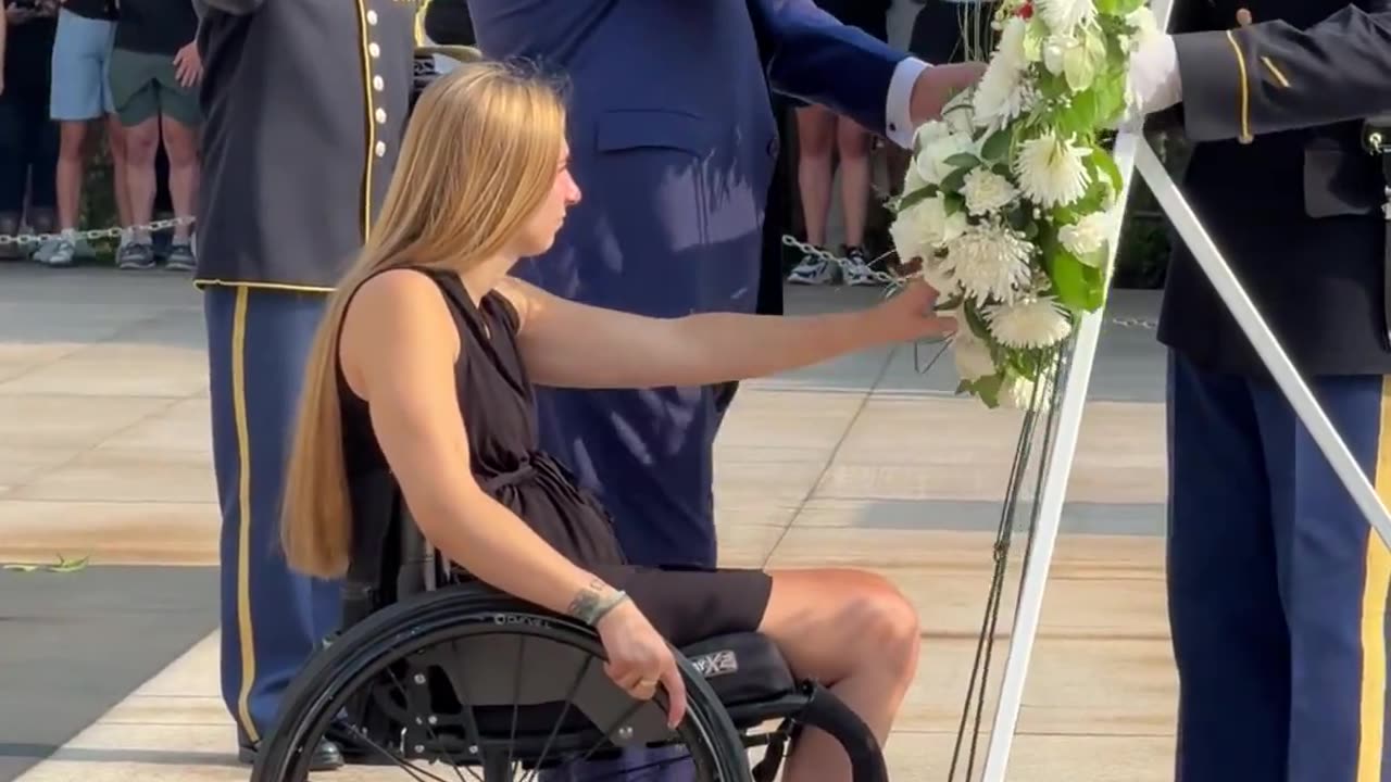 Trump lays a wreath in honor of those who were killed during the Abbey Gate bombing