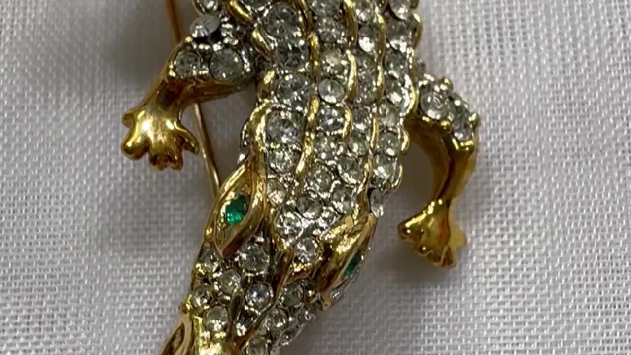 18KGP Crystal Brooch (2.5”). Made with Swarovski Crystal. Alligator. Crocodile