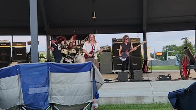 100% Angus A AC/DC Tribute Band "Thunderstruck" AC/DC Cover