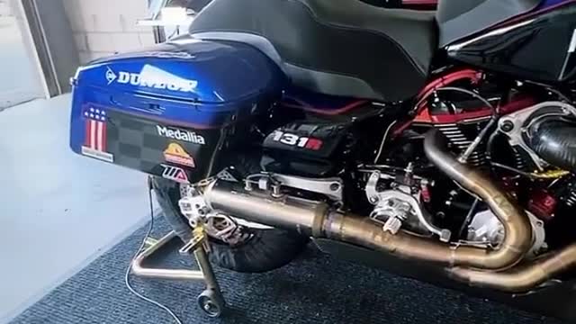 the bike is a looker... 🤩😏