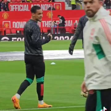 Man United “fans” abusing Rashford before todays game… 🥴