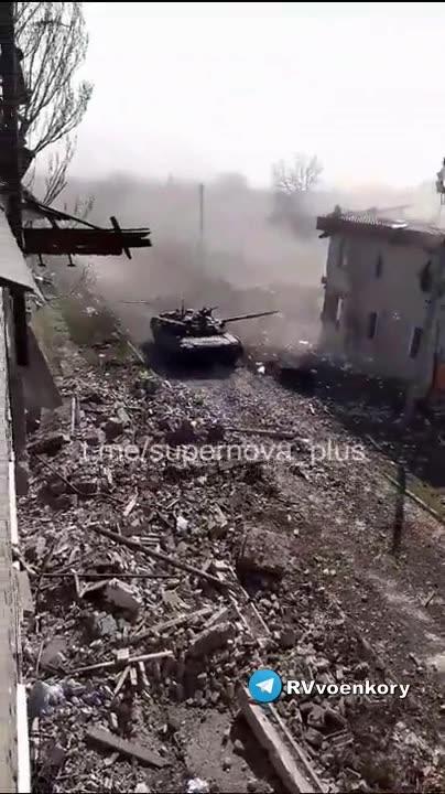 Russian T-80 i think by the engine sound