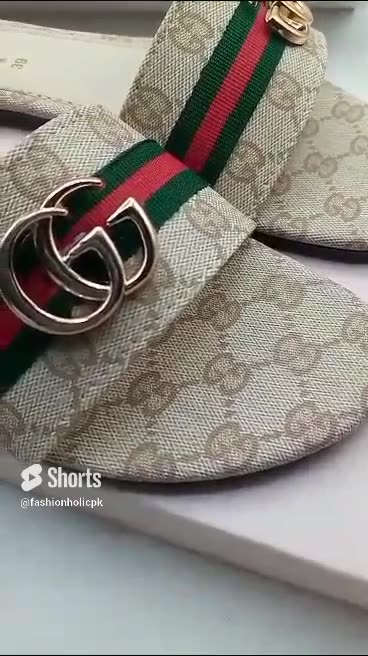 Ultimate Comfort: Unveiling the Luxury of UGG Slippers | Fashionholic #flipflopsforwomen#slippersugg