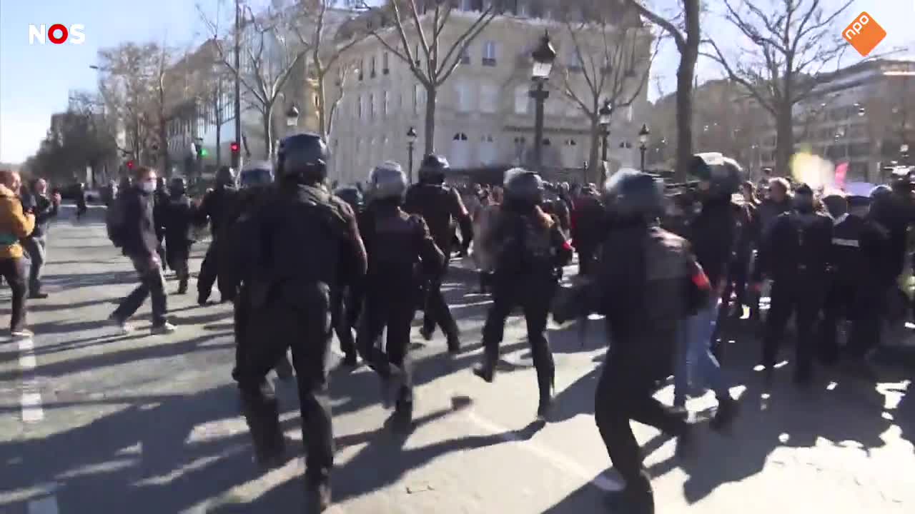 Tear Gas Against Corona Mandate Demonstrators in Paris. French Freedom Convoy Tries To Stop Traffic.