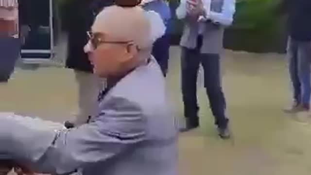 A old man dancing 🤣!