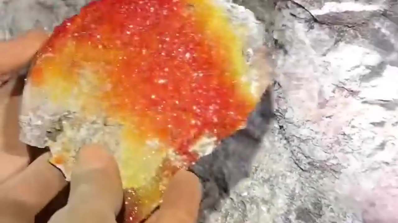 100ft Underground - Digging For Beautiful Vanadinite cCystals in Arizona