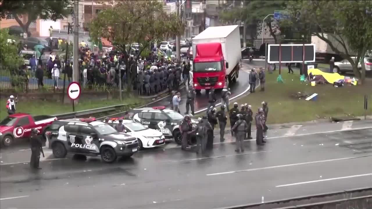 Brazil: Bolsonaro urges protesters to lift blockades