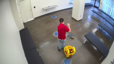 8030FCOB01128BadgingWaitingArea_2021-01-06_12h00min00s867ms.mp4