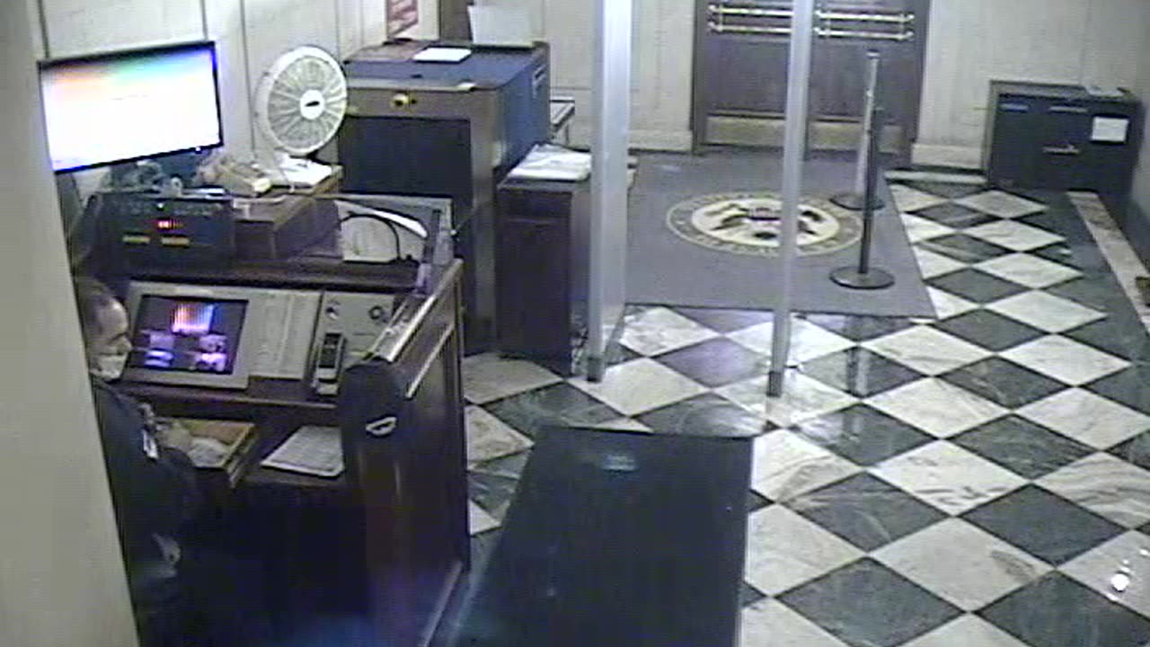 3207LHOBGRNJ-CStDoor_2021-01-06_07h20min02s157ms.mp4