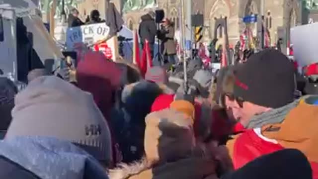 Amazing Close Look at Ottawa Anti-Mandate #FreedomConvoy, Free Food, Free Clothes, No Nazis