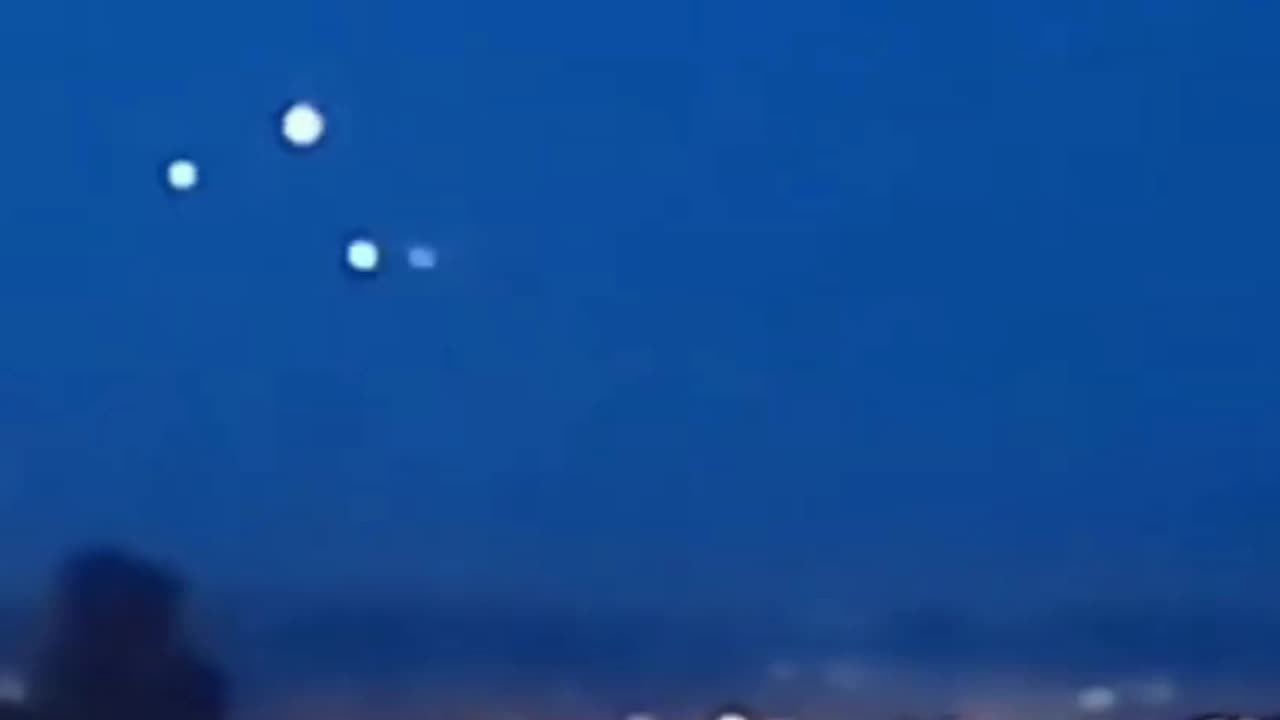 Mysterious UFO Encounter: Triangular Formation Over Tacoma, Washington