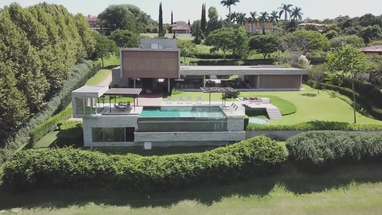 THE PANORAMA OF PLM HOUSE BY LUIZ PAULO ANDRADE ARQUITETOS - Bragança Paulista, Brazil