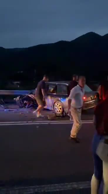 VIDEO/ Aksident i rëndë në Rrugën e Kombit, raportohen të plagosur