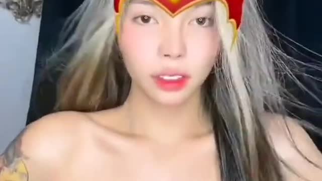 Wonder woman no bra challenge