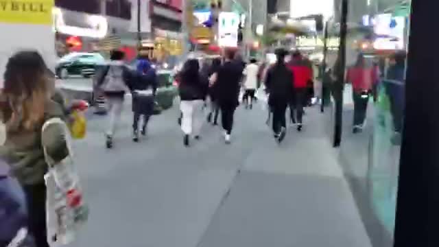 Pedestrians Scrambling in Manhattan After Explosions & Gunshots Heard