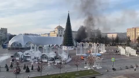 Кадры, как укронацисты нанесли ракетные удары по новогоднему городку и катку в центре Белгорода.