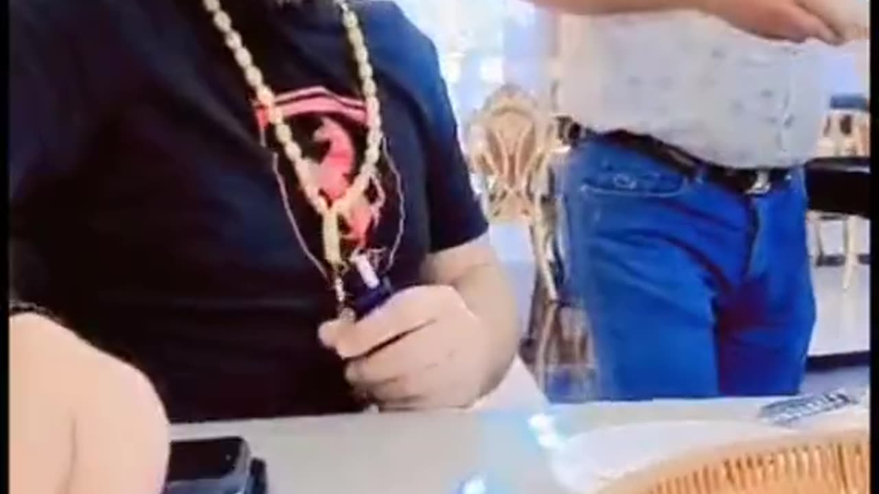 Try not to laugh😂