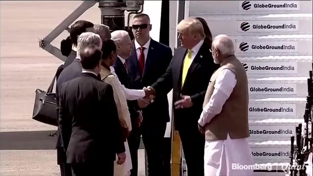 PM Modi Welcomes U.S. President Trump At Ahmedabad Airport(720P_HD)