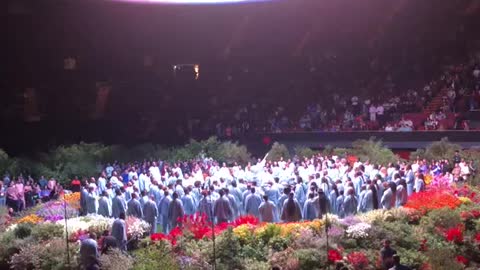 Kanye West Performs "Ultralight Beam" Live In Los Angeles With Sunday Service Choir!