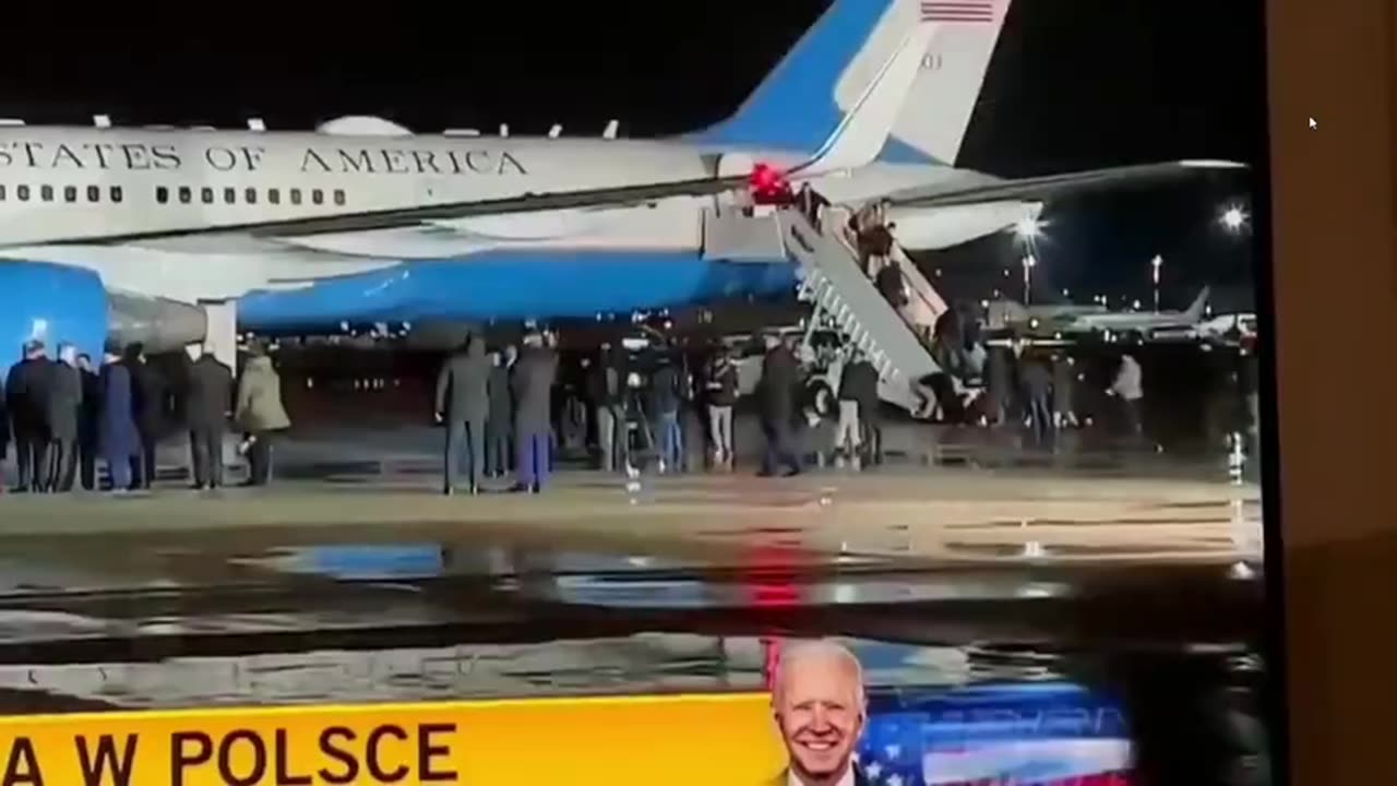 One of the members of Biden's delegation falls down