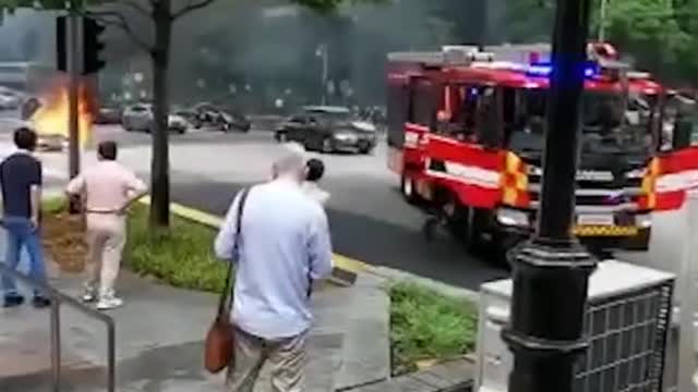 Burning Mercedes seen at junction outside Lau Pa Sat。