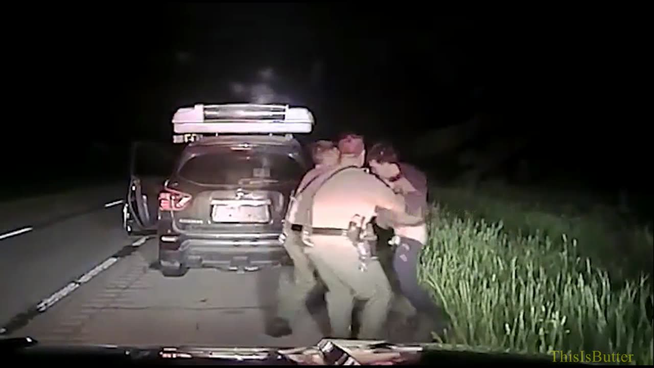 Dash cam shows Illinois State trooper injured and suspect killed in shootout during a traffic stop