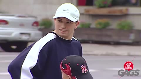 Strangers love capturing his girlfriend's boobs. 🤣