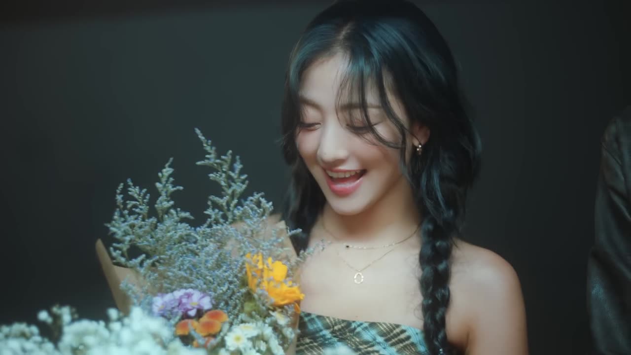 JIHYO "Killin' Me Good" M/V