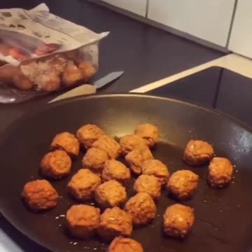 Getchu someone who desires you the way Edda does them meatballs.