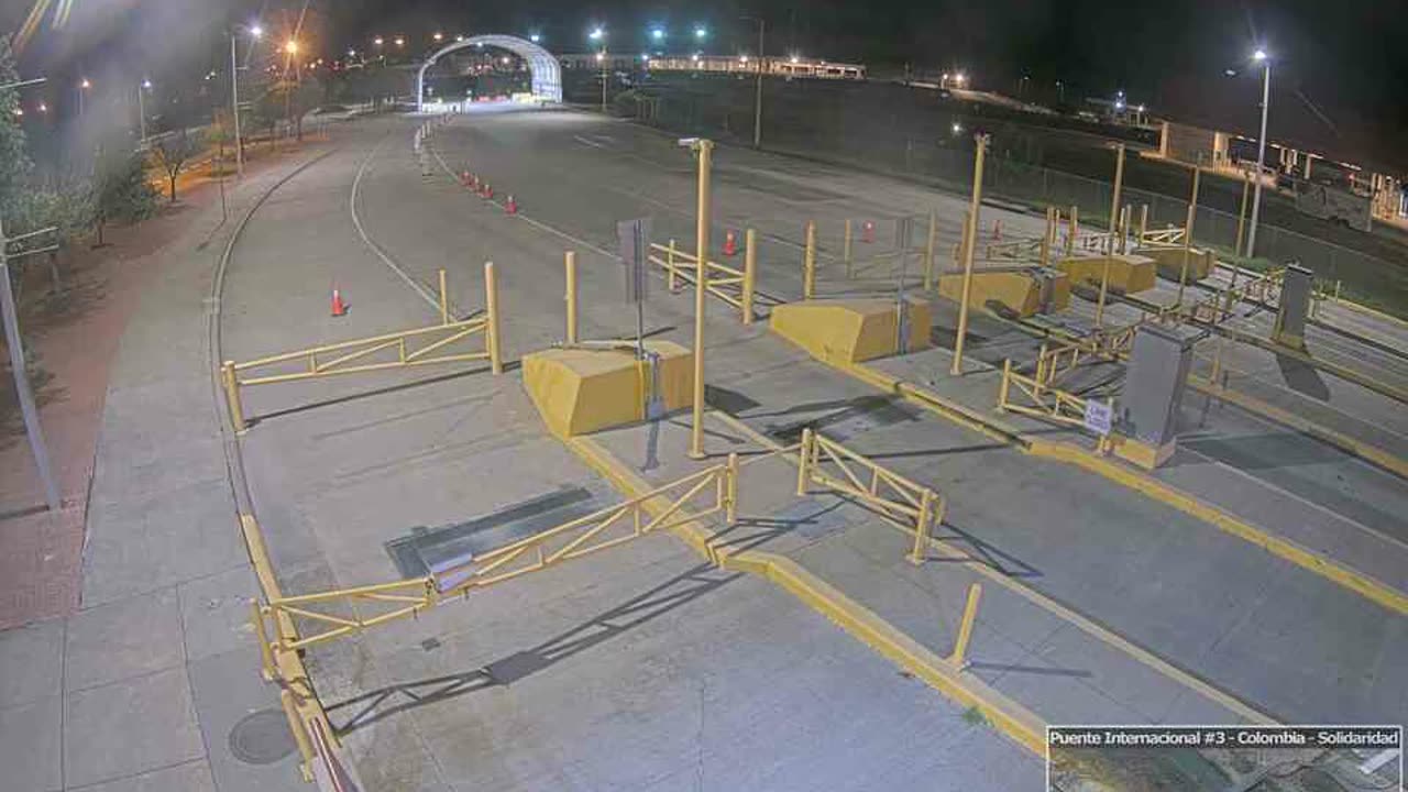2023-12-18 - Puente Internacional 3 (viendo hacia Laredo, Texas)