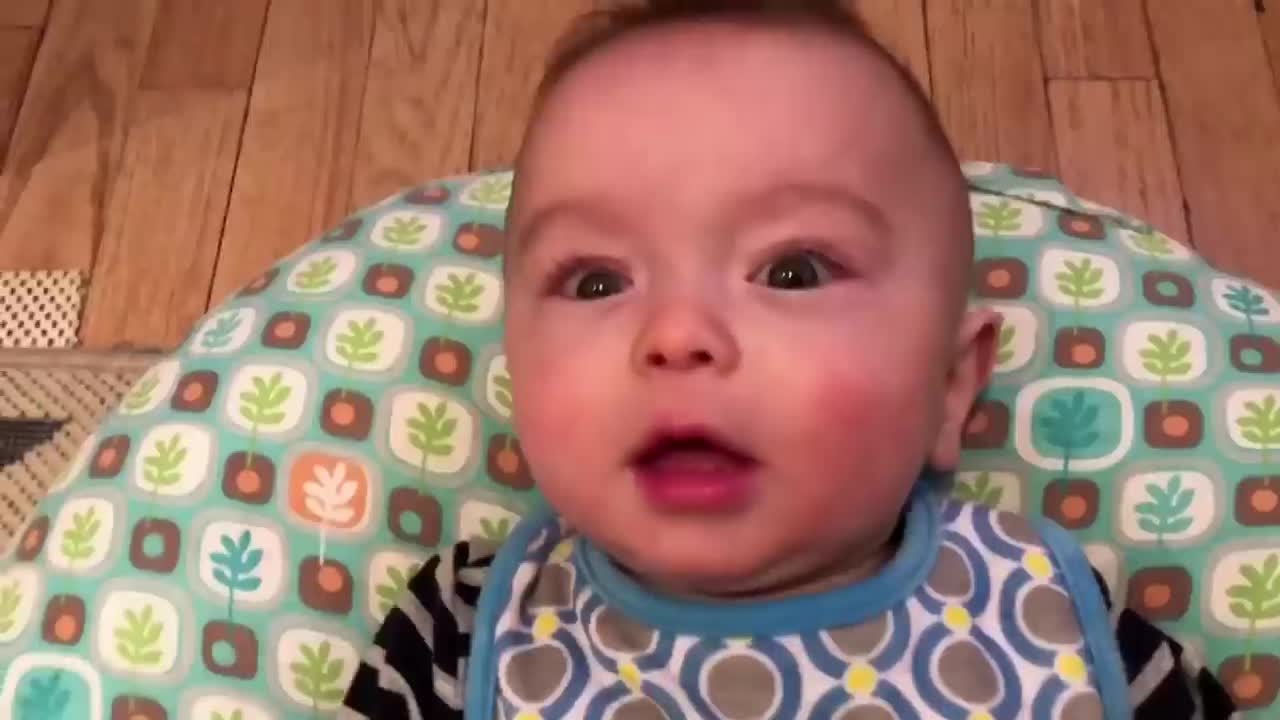 Dad Records 1 year son to make Thunderstuck