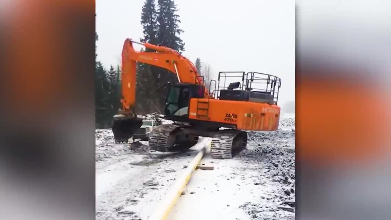 40 Fast Workers Doing Their Job Perfectly !