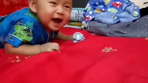 baby sven laugh