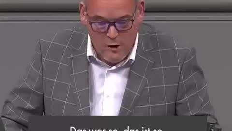 Frauen ud Brüste und Bierwampen