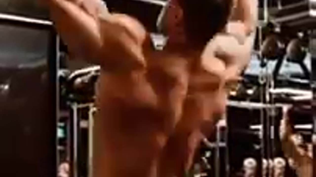 Bodybuilder Andie deiu