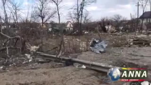 Russian military and republican forces meet refugees in the northwest of Mariupol