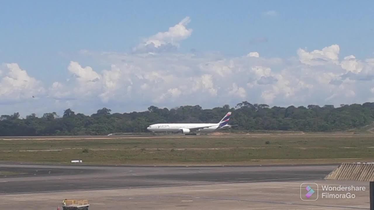 ATR72-600 PR-PDT décolle de Manaus à Parintins/Boeing 777-300ER PT-MUH décolle à Guarulhos