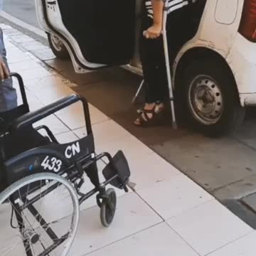 polio women short leg