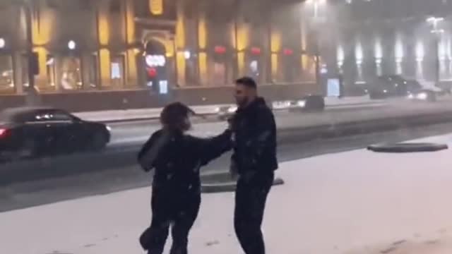 Romantic pas de deux in the snow