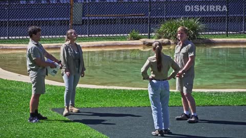 Bindi Irwin returns to the family Croc Show after having baby Grace