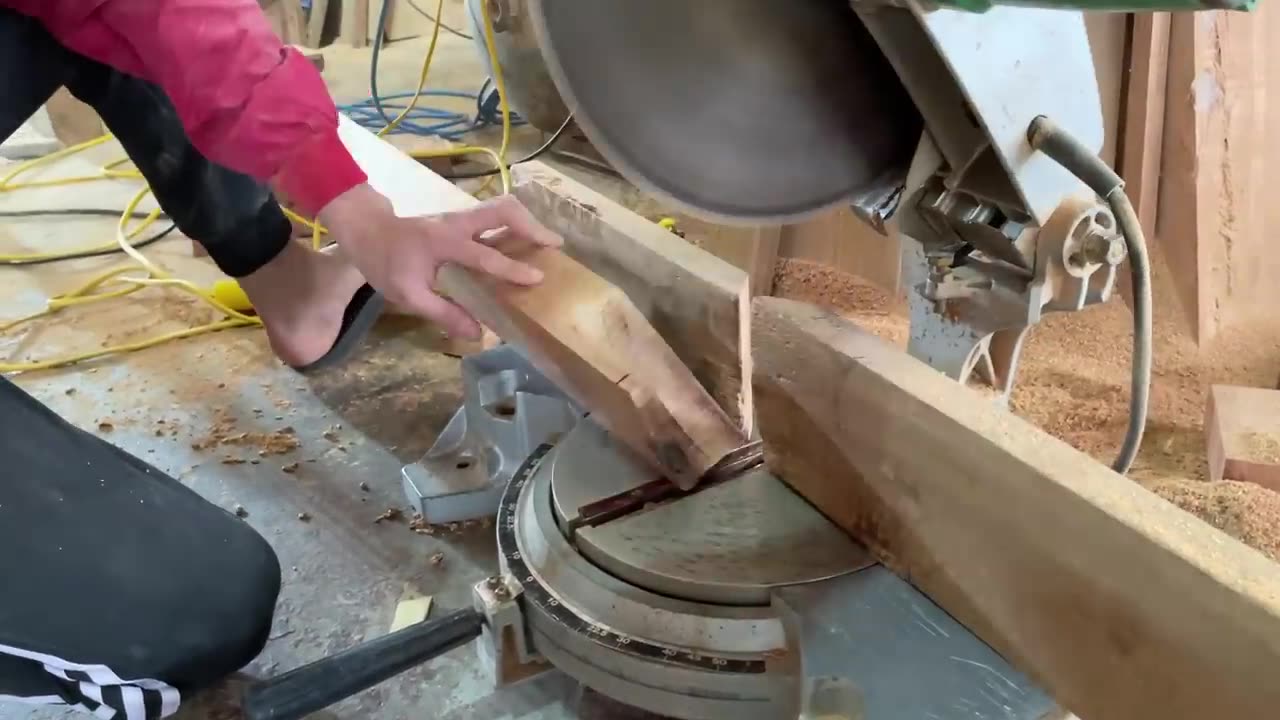create a very cool table filled with high-level art