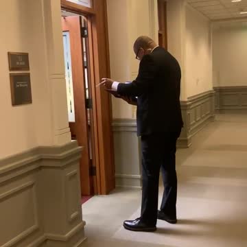 Texas House sergeant at arms has begun delivering ARREST warrants to AWOL Democrats