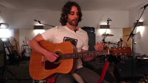 3 Easy Strumming Pattern Songs For Beginners