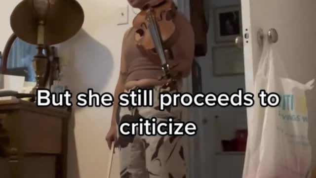 Daughter plays' Happy Birthday 'violin to Mother, But is' poured cold water'