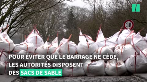 Une digue au bord de la rupture menace dinondation cette vil